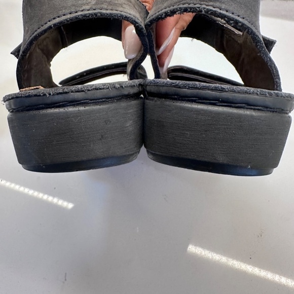 Naot Women's Karenna Flat new buck leather dark taupe women’s. Sz EU 37 US 7 - Picture 6 of 10